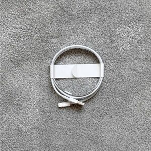 Apple Lightning to USB Cable (New) / Lightning to USB-C Cable (Used)